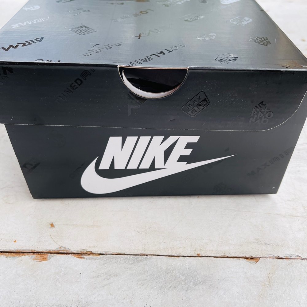 NIKE AIR MAX 720 - Picture 8 of 9